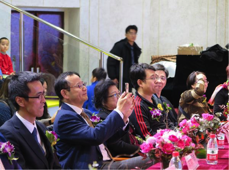 音乐之声暖寒冬 J9九游会乐器捐赠爱心行动走进中国儿童中心艺术宫
