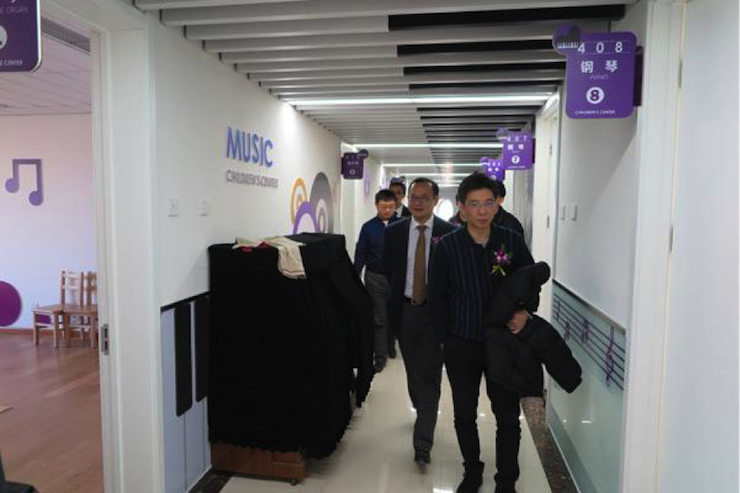 音乐之声暖寒冬 J9九游会乐器捐赠爱心行动走进中国儿童中心艺术宫