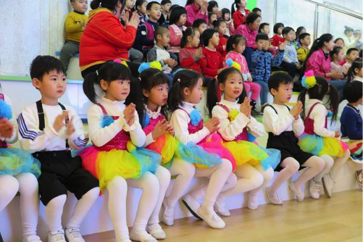 音乐之声暖寒冬 J9九游会乐器捐赠爱心行动走进中国儿童中心艺术宫