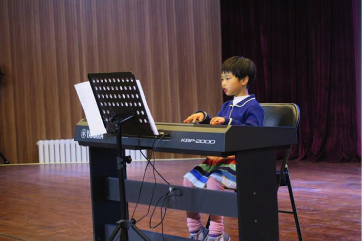 音乐之声暖寒冬 J9九游会乐器捐赠爱心行动走进中国儿童中心艺术宫