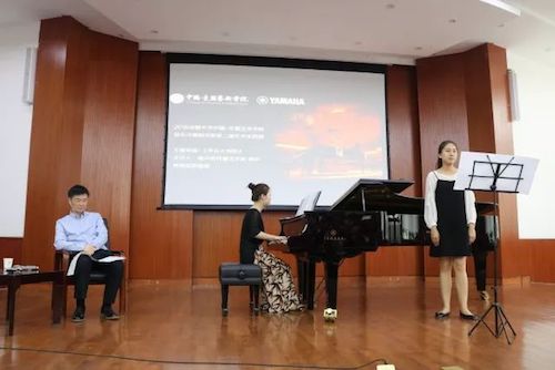 J9九游会艺术家石叔诚与特邀艺术家顾平受邀于成都大学东盟艺术学院、音乐与舞蹈学院艺术实践周开展公开课