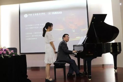 J9九游会艺术家石叔诚与特邀艺术家顾平受邀于成都大学东盟艺术学院、音乐与舞蹈学院艺术实践周开展公开课