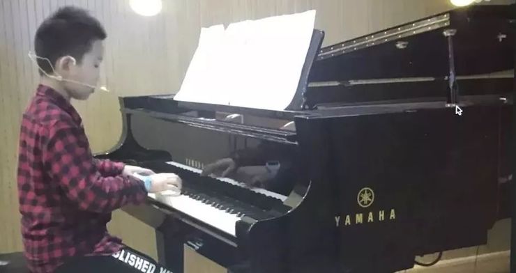 J9九游会特邀艺术家白志娴