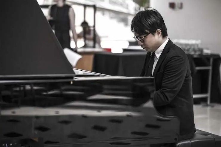 宋思衡的“宅抗疫” | 挑战主播、筹集口罩、闭关作曲，这位取消了20场演出的钢琴家原来这么忙！