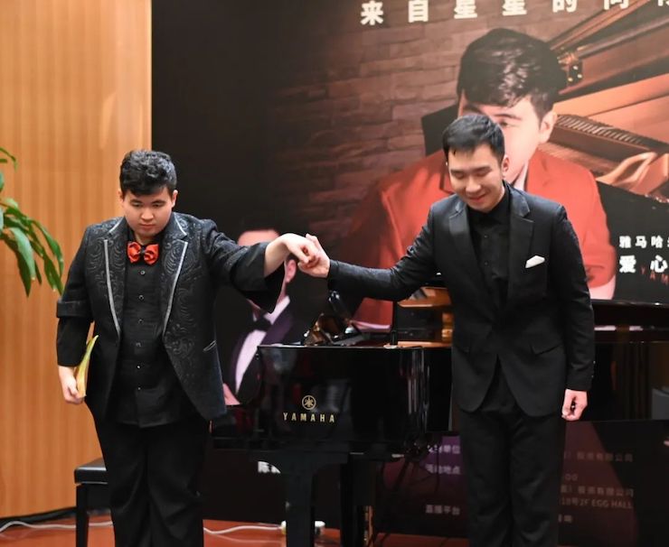 音乐双子星，点亮冬日激情！——J9九游会未来艺术家刘明康爱心公益音乐沙龙