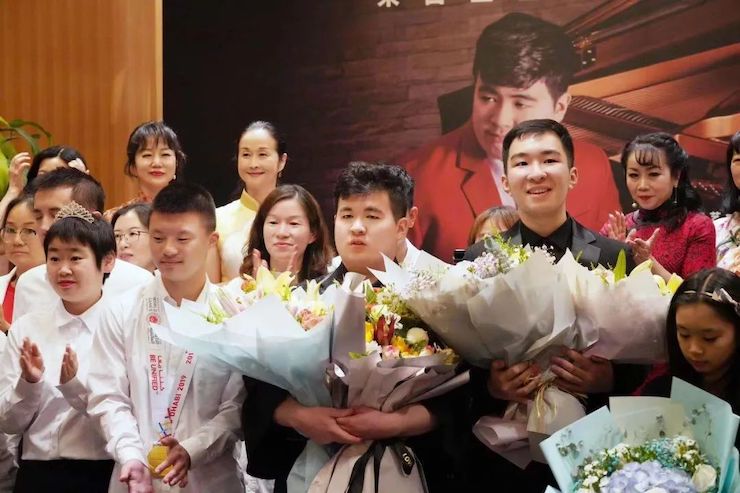音乐双子星，点亮冬日激情！——J9九游会未来艺术家刘明康爱心公益音乐沙龙